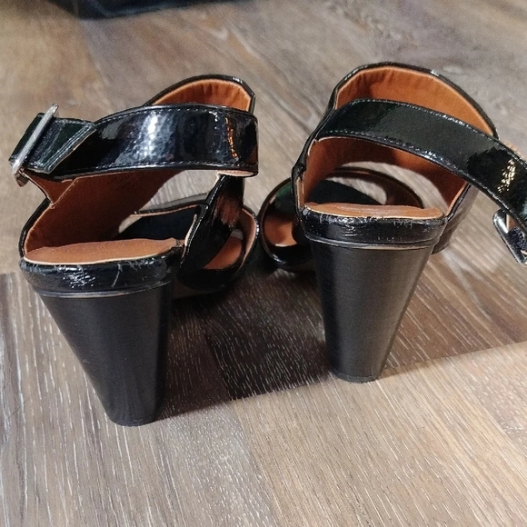 Franco Sarto Black Sandals Sleek Design - Picture 4 of 8